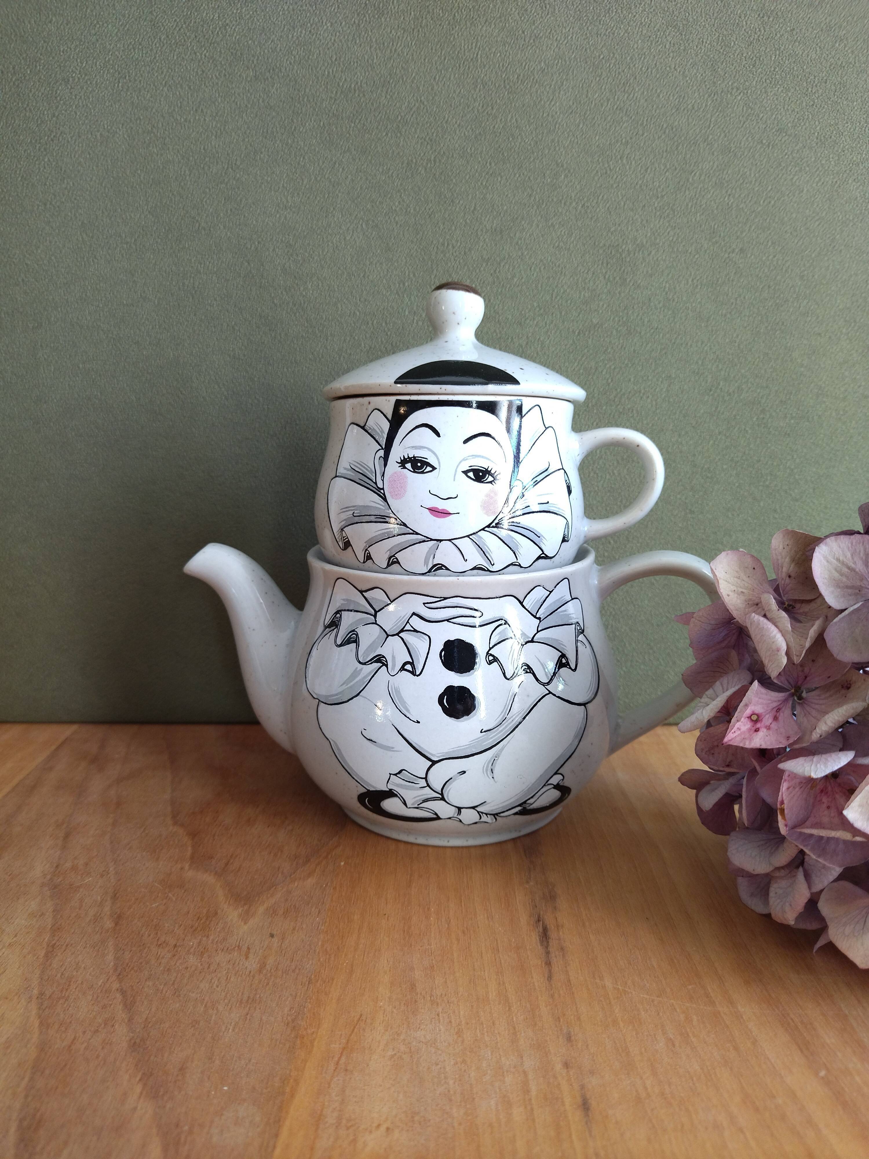 Teapot set and vintage pierrot cup