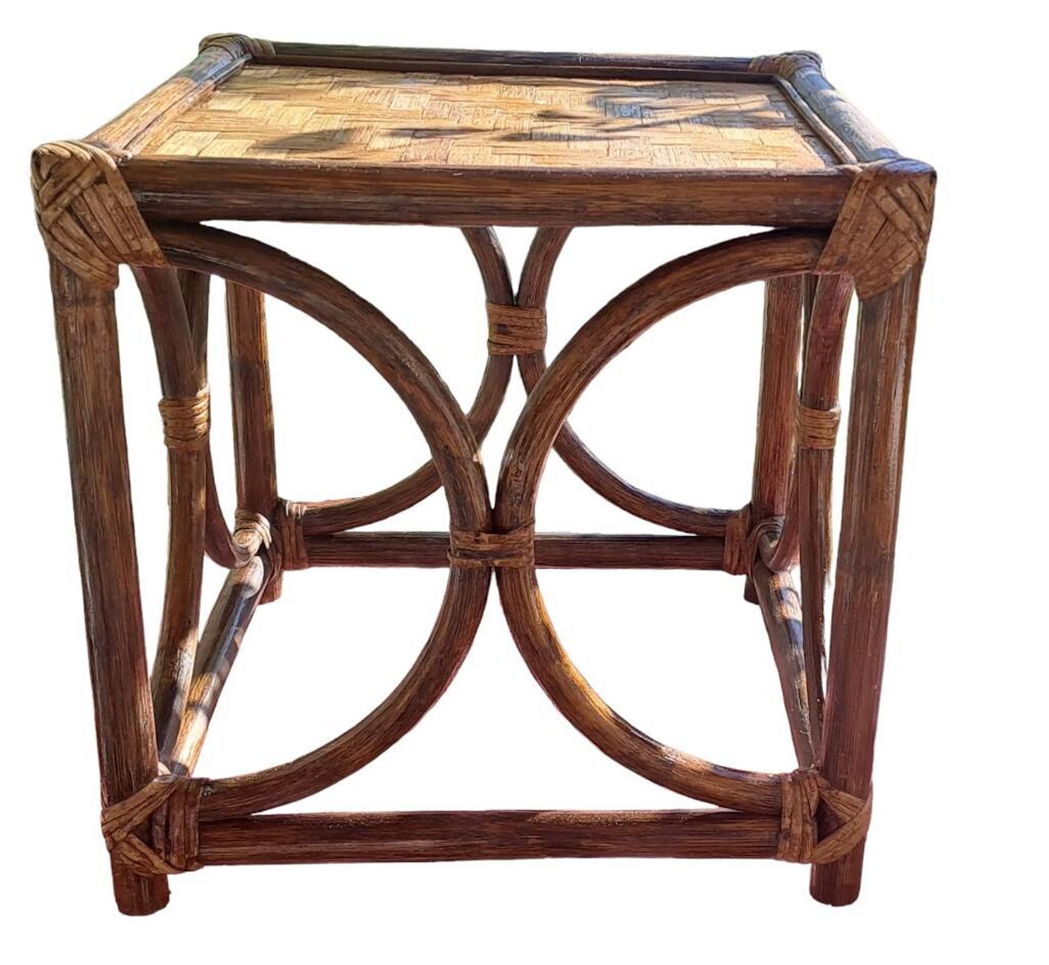 Table basse en bambou coloris miel vernissé Pier Import 1980