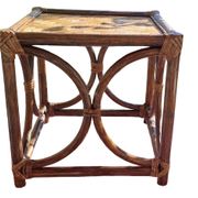 Table basse en bambou coloris miel vernissé Pier Import 1980