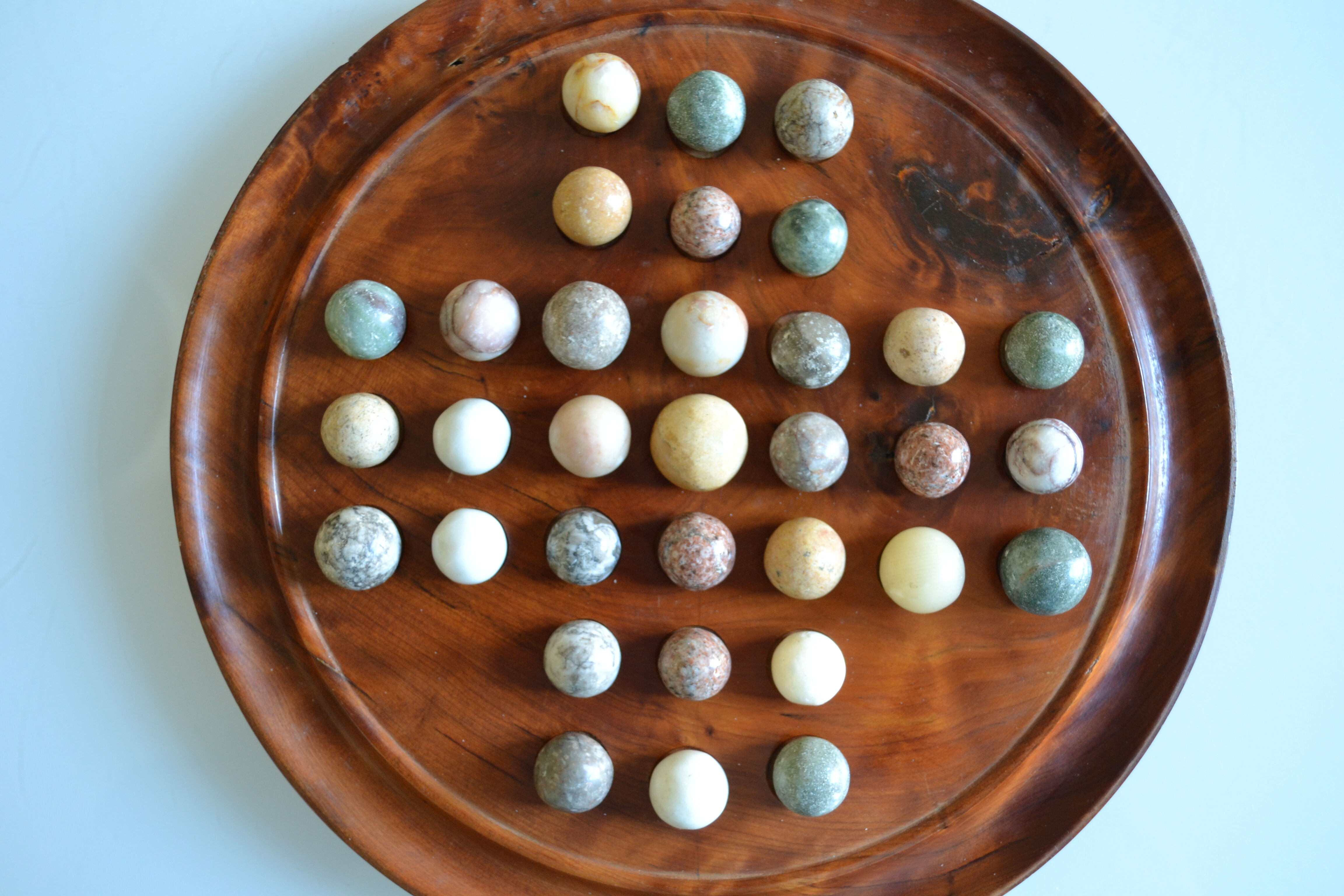Solitaire game in exotic wood and semi-precious stones