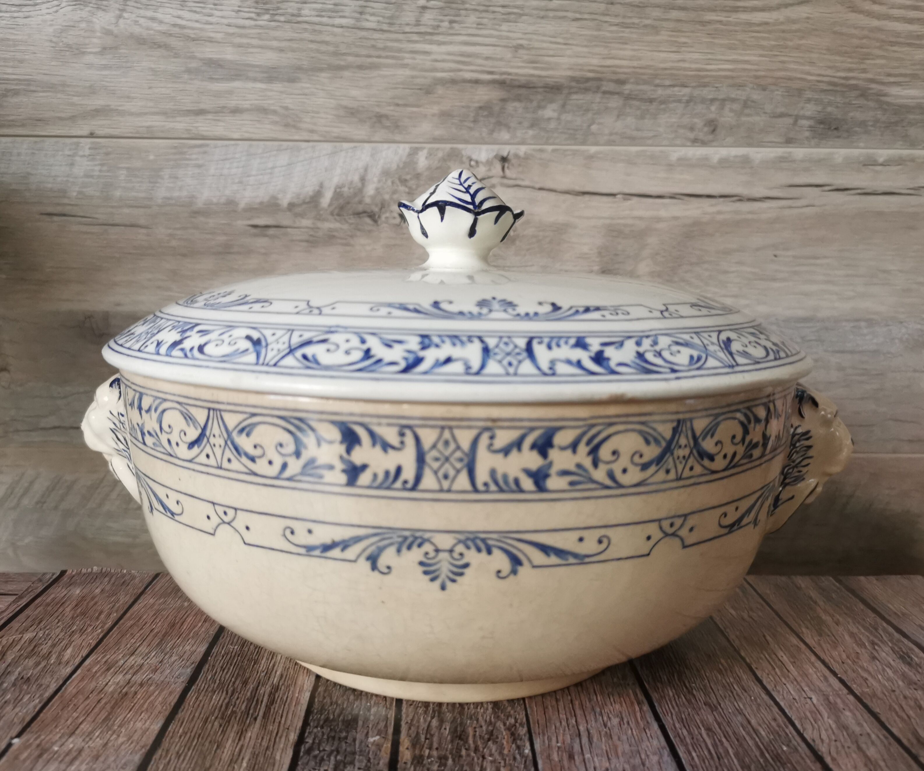 Souptureen heads of Lions Colbert Creil and Montereau