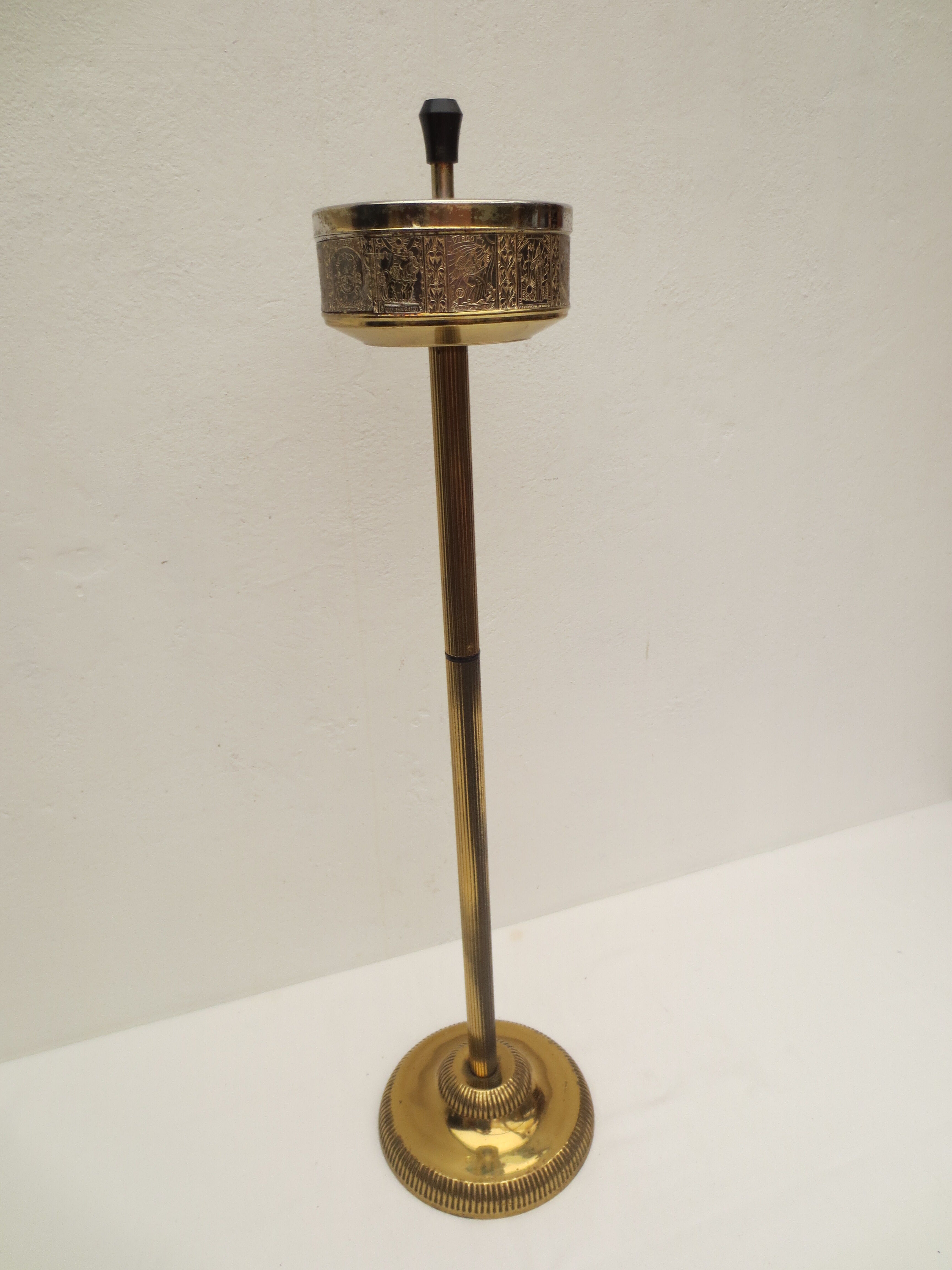 Old ashtray on foot year 50 in gilded brass