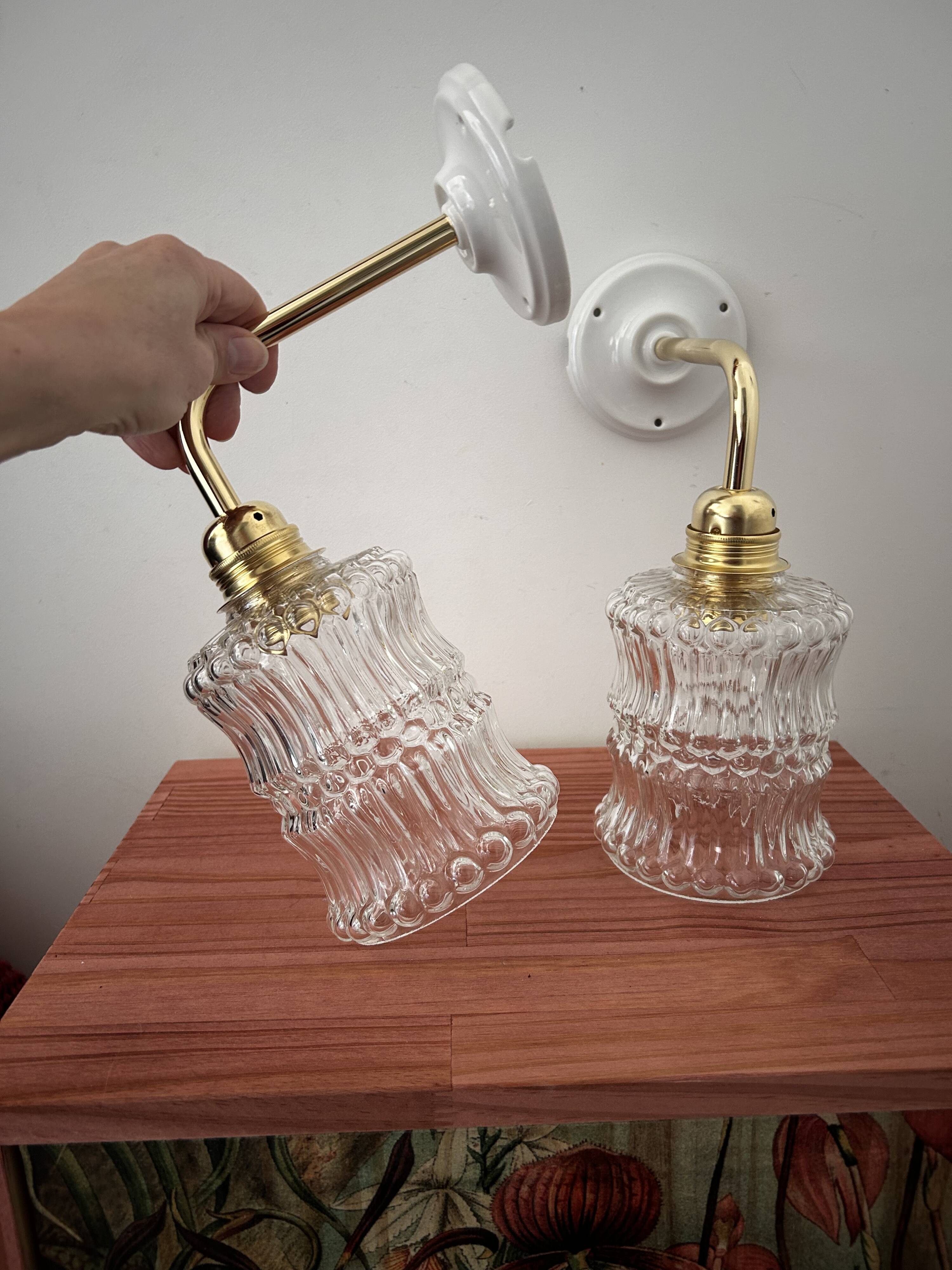 Paire d’appliques murales vintage en verre ciselé