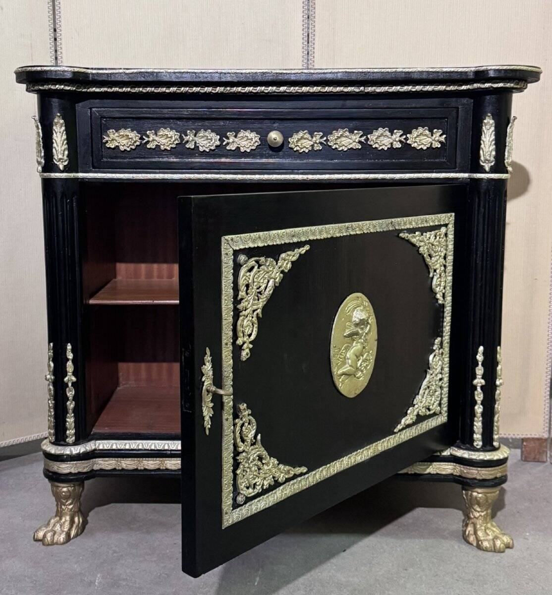 Meuble style Napoléon III "Boulle" en bois laqué