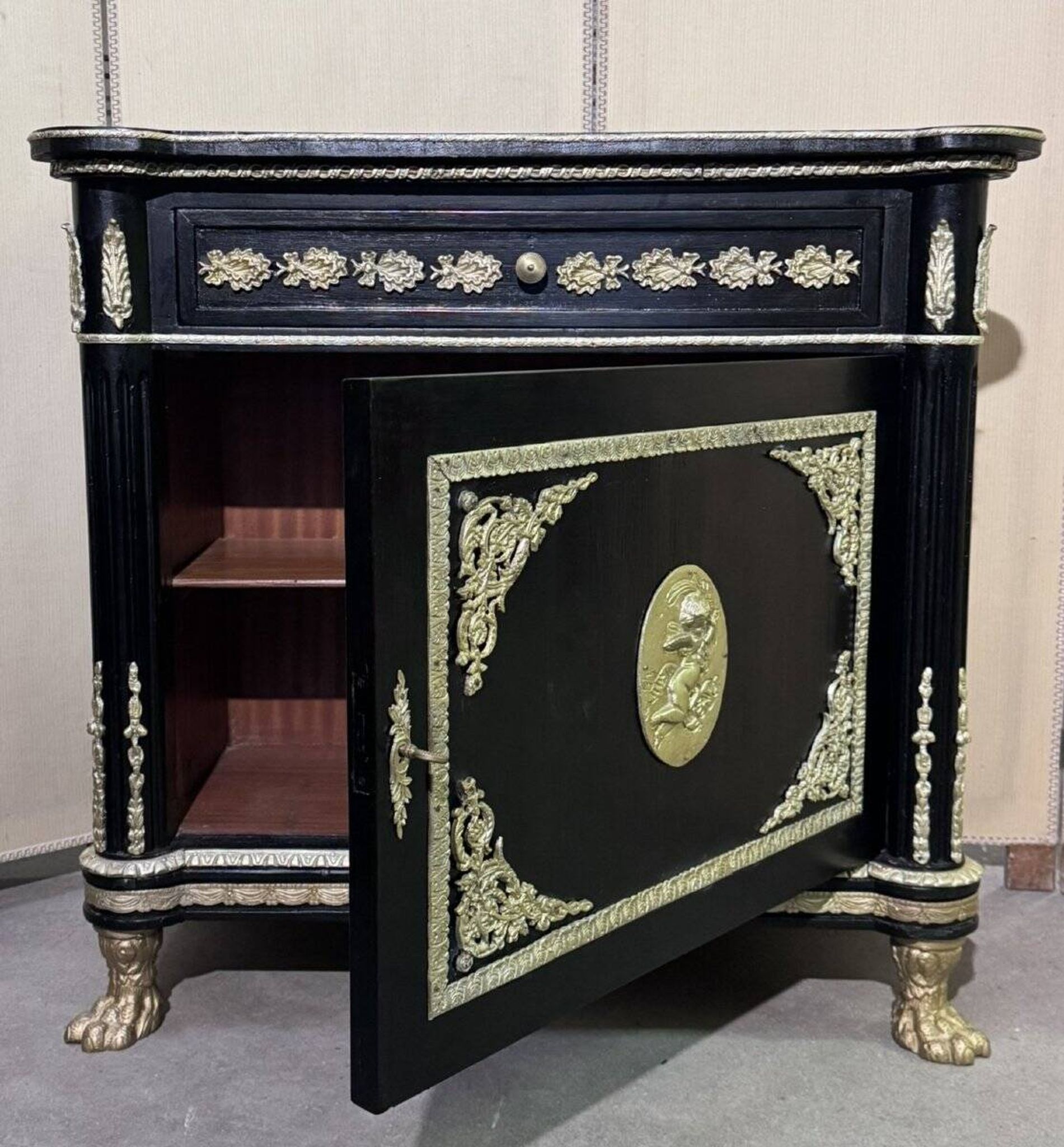 Meuble style Napoléon III "Boulle" en bois laqué