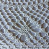 Coussin avec housse en crochet blanc