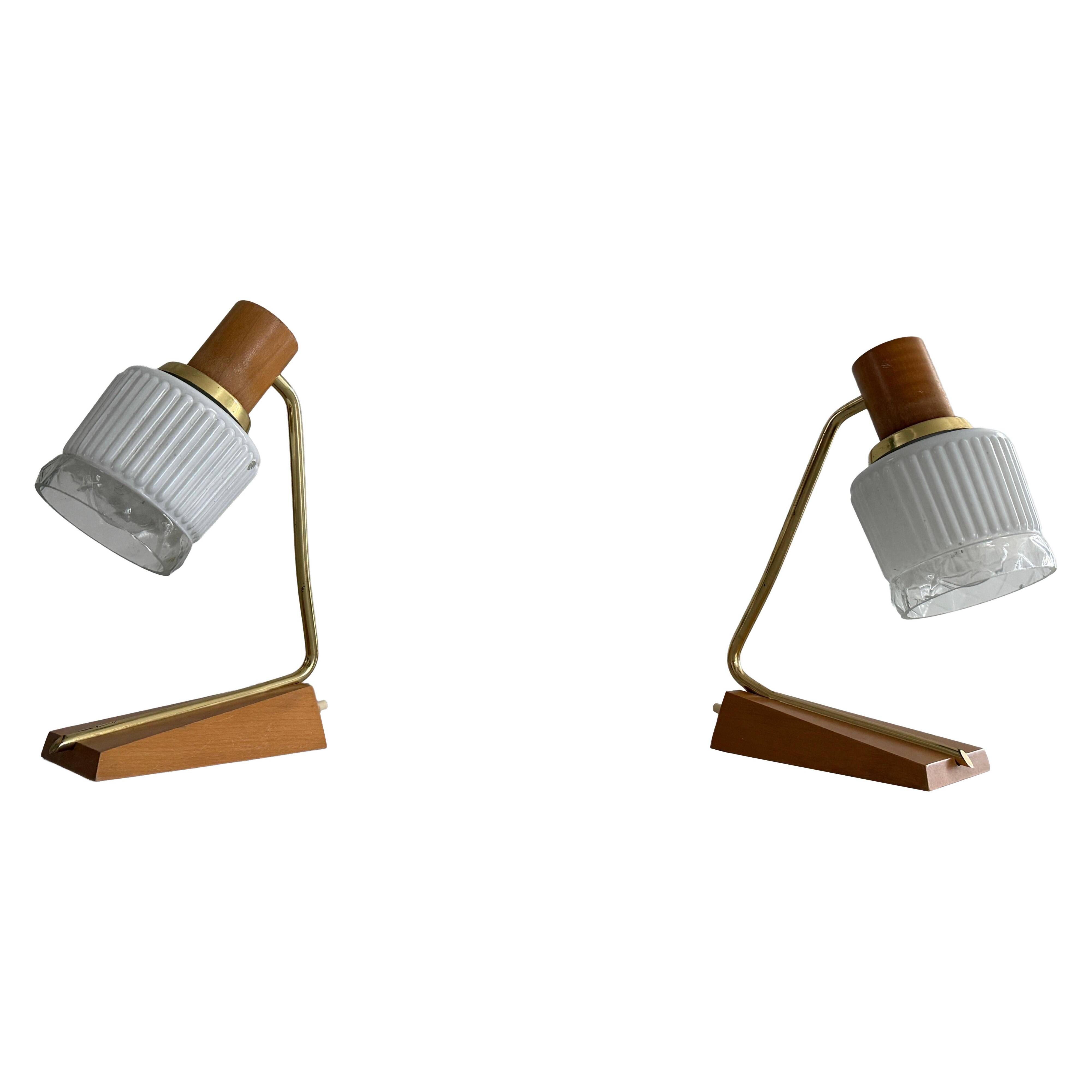 Pair of bedside lamps in brass and wood from the mid-century, 1960, Germany.