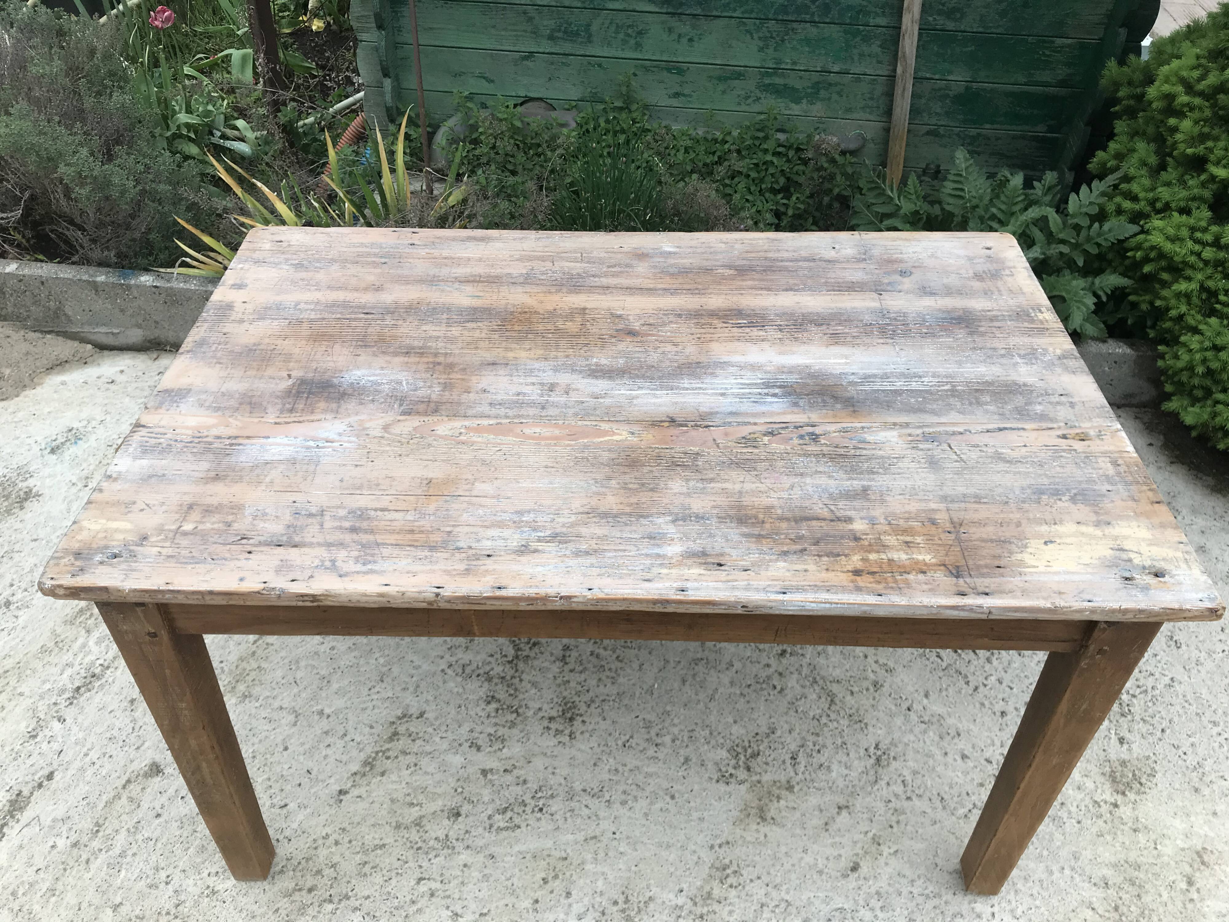 Country-style coffee table