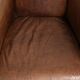 Ensemble de deux fauteuils aviateur vintage en cuir de vachette grainé.