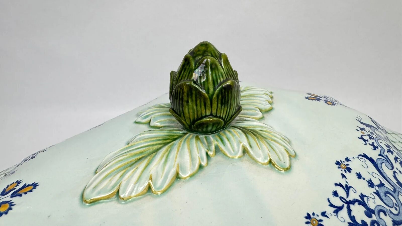 Gien, vegetable dish, soup tureen and its lid in fine earthenware, Rouen decoration.