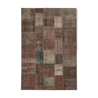 Handwoven oriental overdyed 202 cm x 298 cm brown patchwork carpet