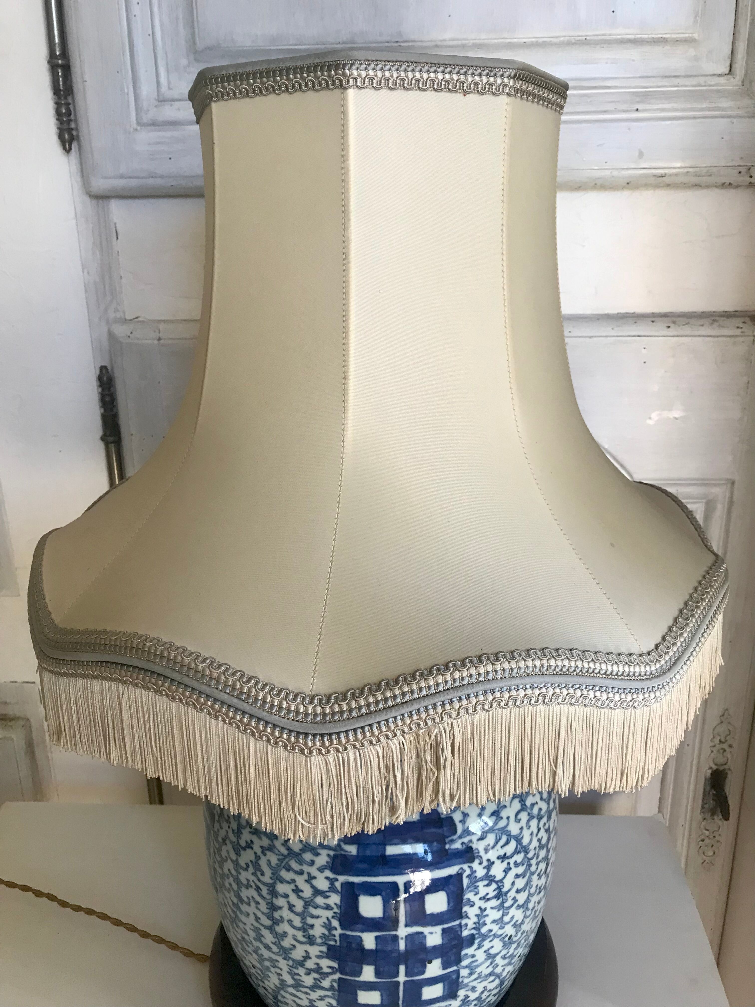 Chinese porcelain lamp