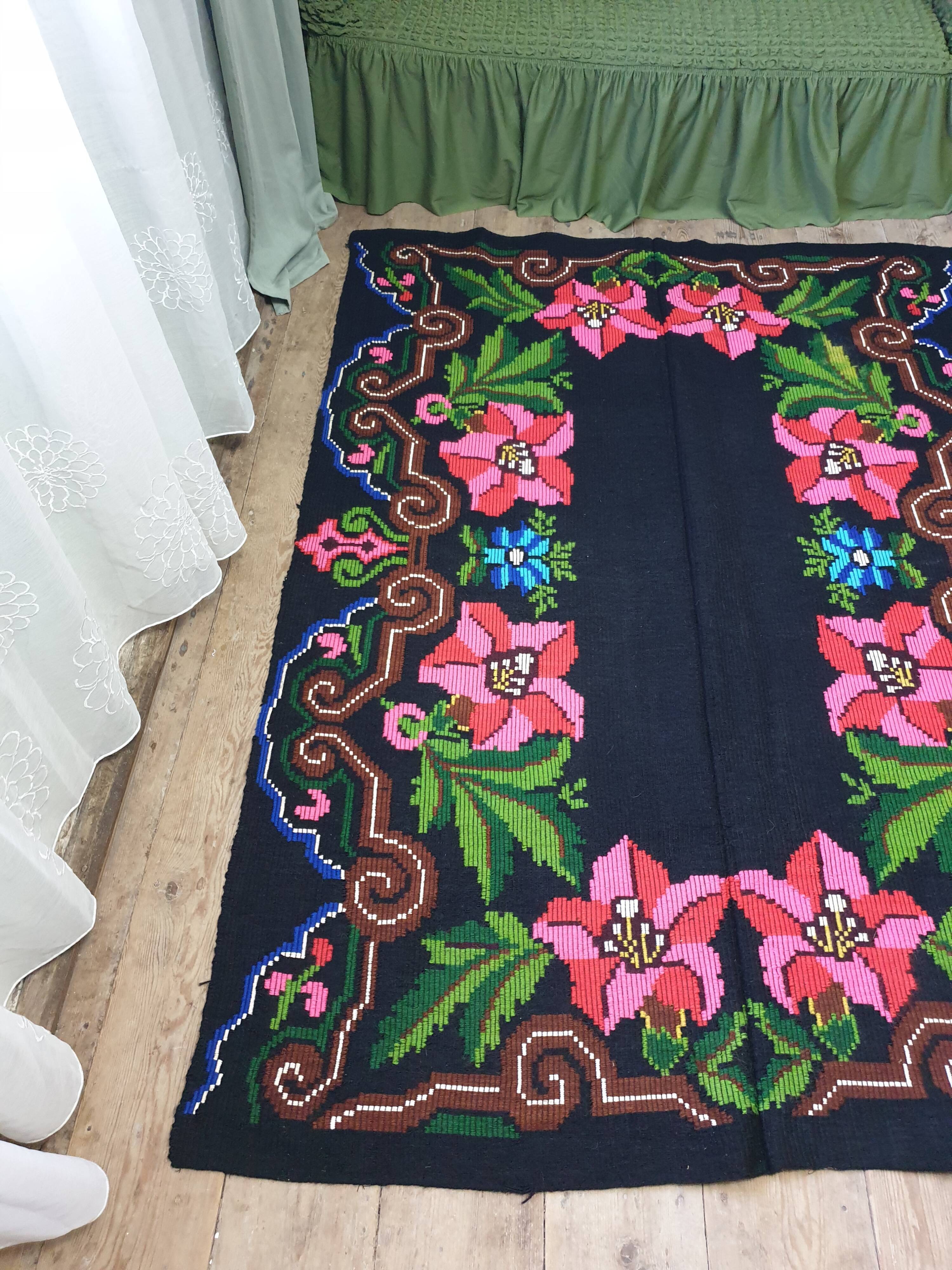 Romanian vintage carpet, throw with delicate flowers