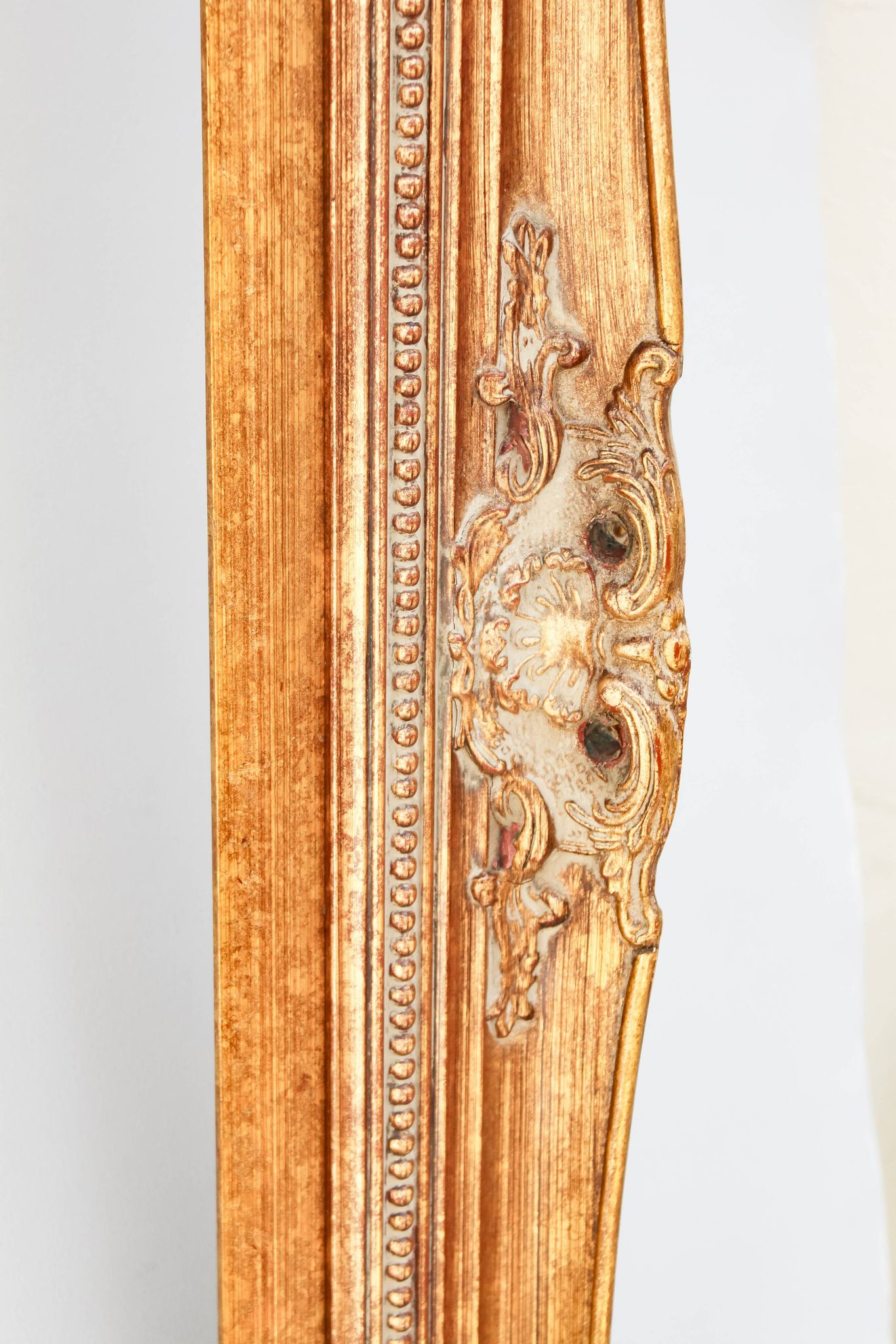 Original oil painting of water lilies, with a high-quality Baroque frame.