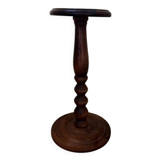 Wooden pedestal table