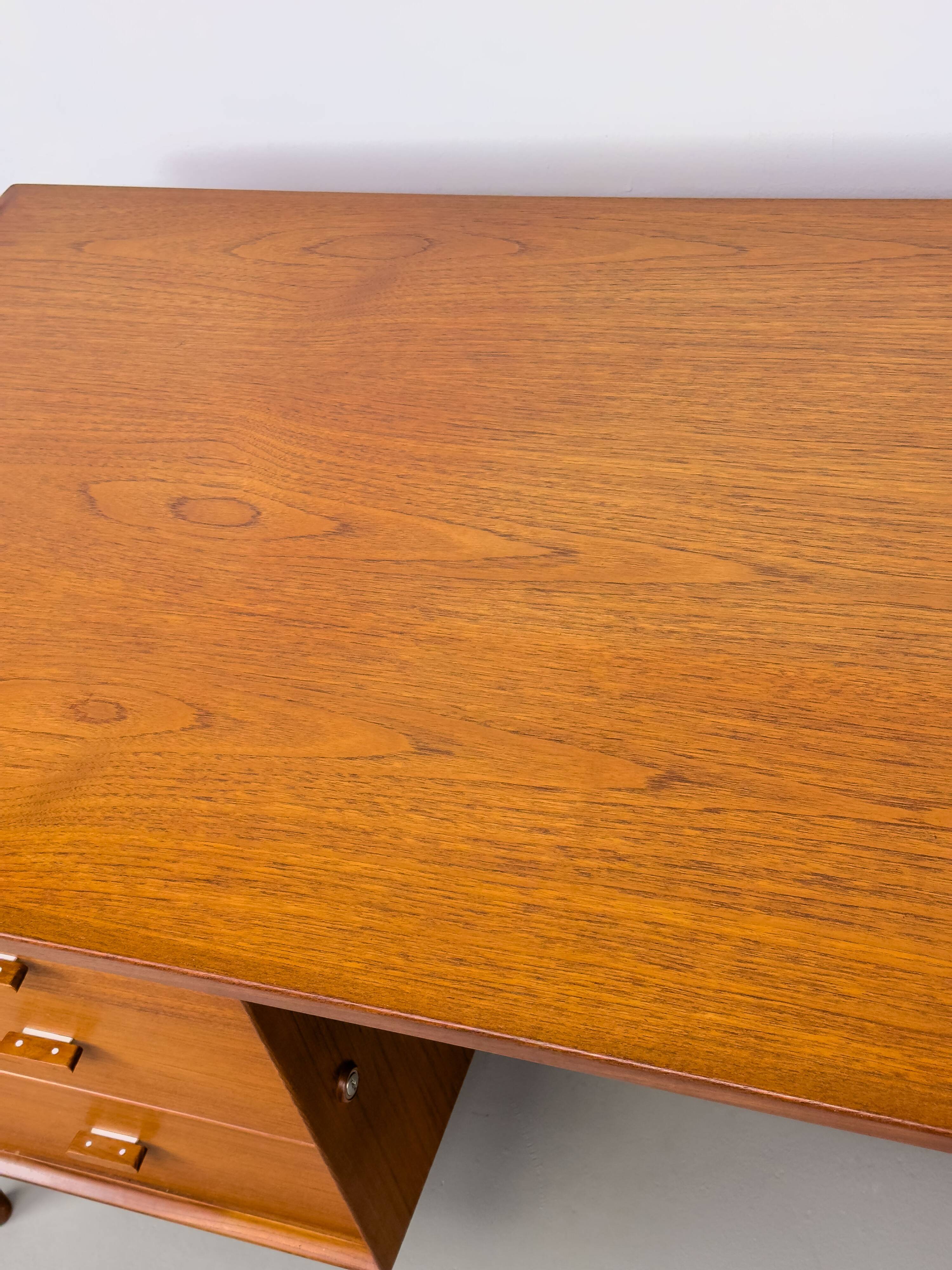 Teak Model 207 Desk by Arne Vodder for Sibast, 1960s