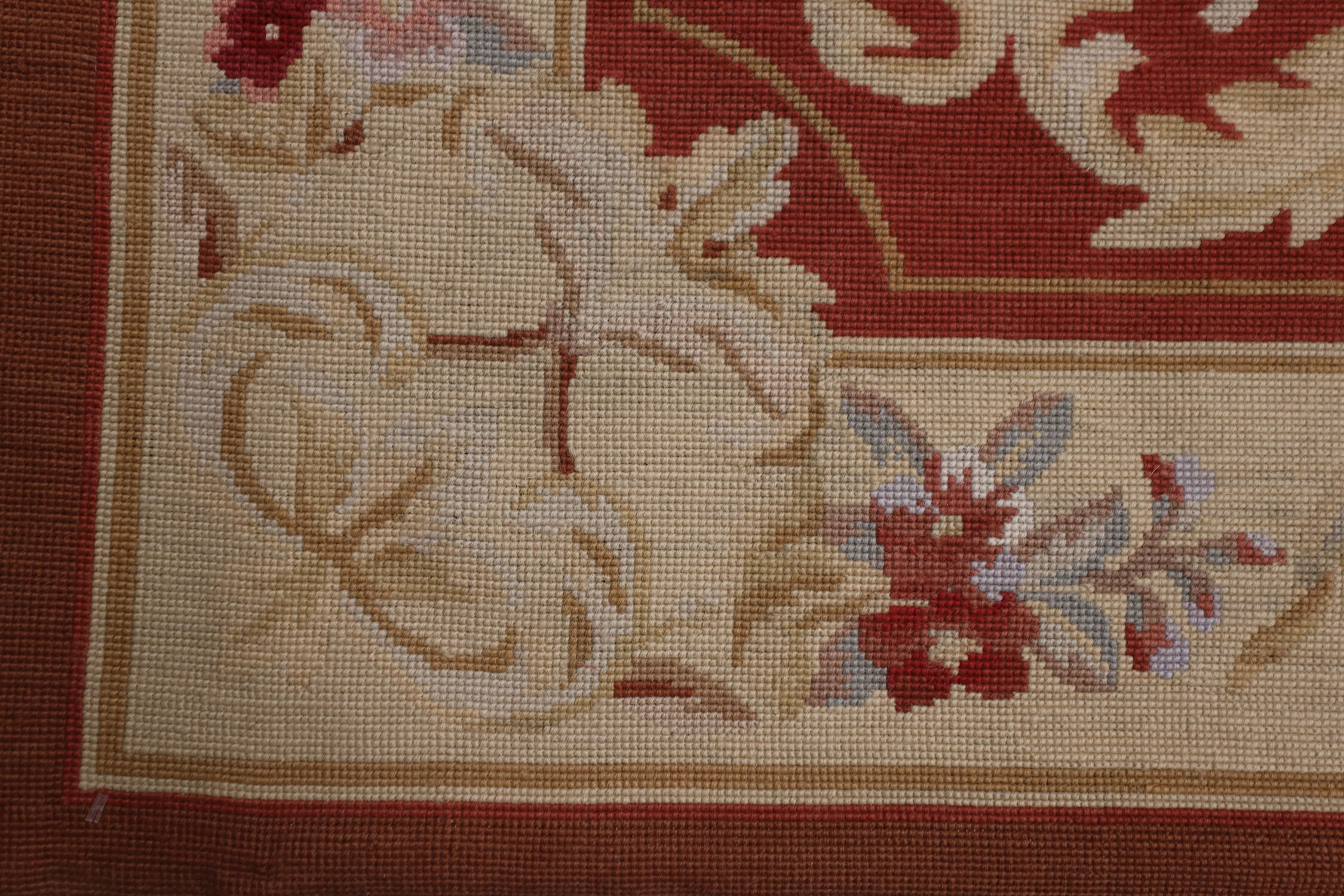 Traditional Red Wool Needlepoint Rug Handwoven Area Rug 91x152cm