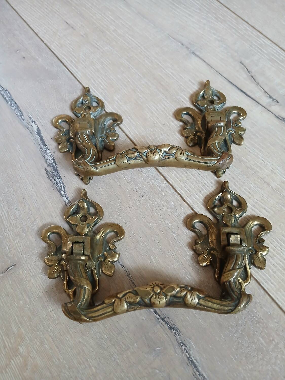 Paire de poignées en bronze L.Pinet