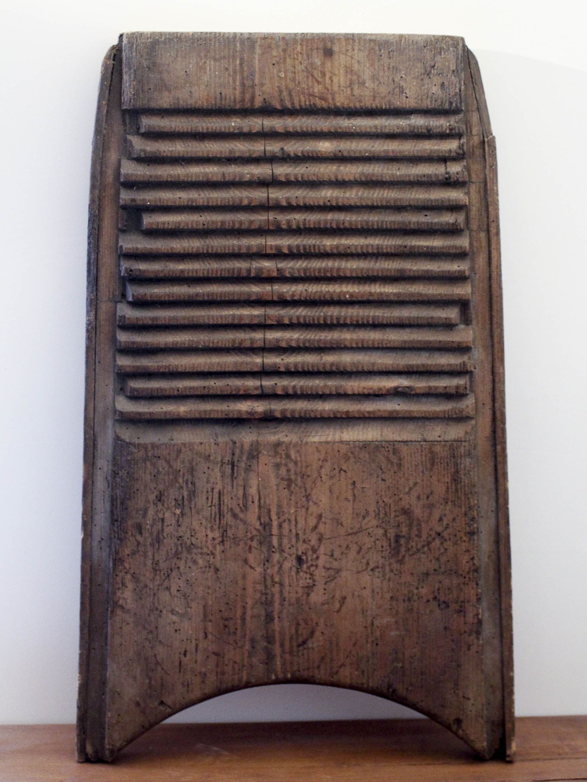 Wooden washing board