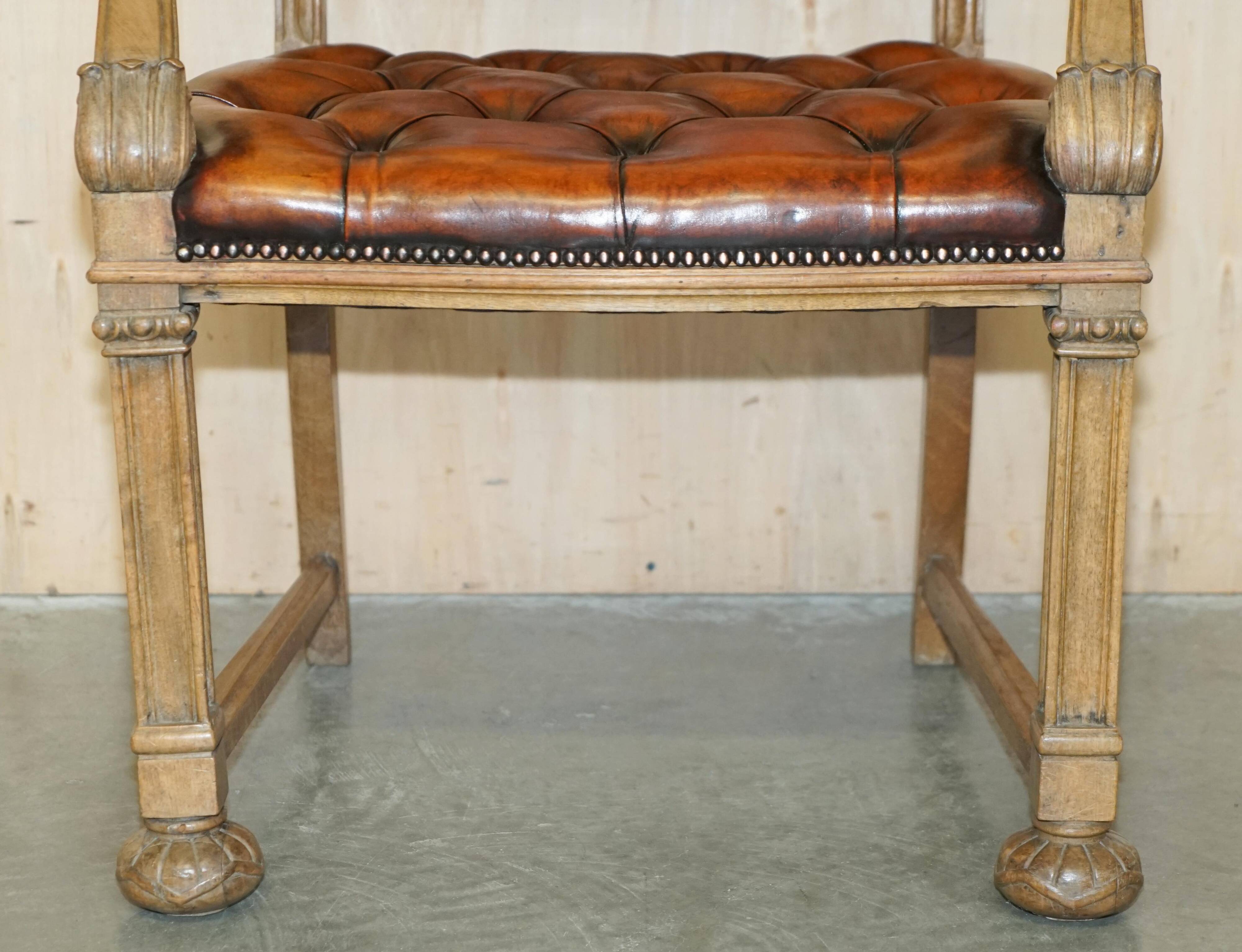 Fauteuil Chesterfield ancien restauré William IV en cuir