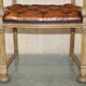 Fauteuil Chesterfield ancien restauré William IV en cuir