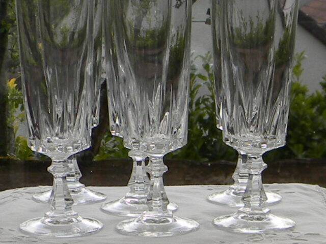 6 crystal champagne flutes from ARQUES. LOUVRE model.