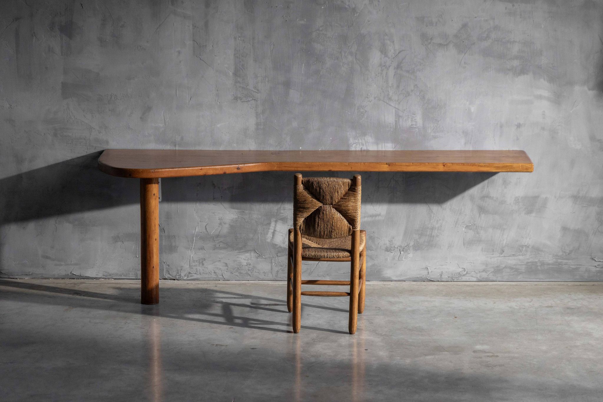 Table console par Charlotte Perriand, France, années 1950.