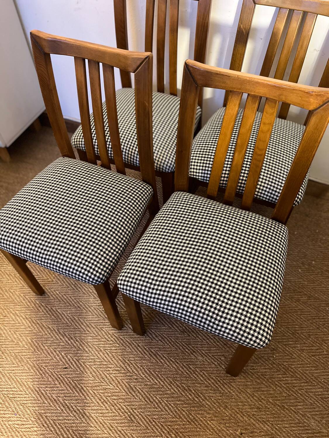 Set of 4 vintage wooden chairs