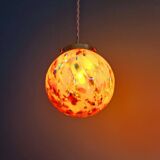 Duo de suspensions Art Déco en verre moucheté multicolore, 1930