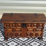Tuscan chest in solid wood, Argudo Navarro, Spain