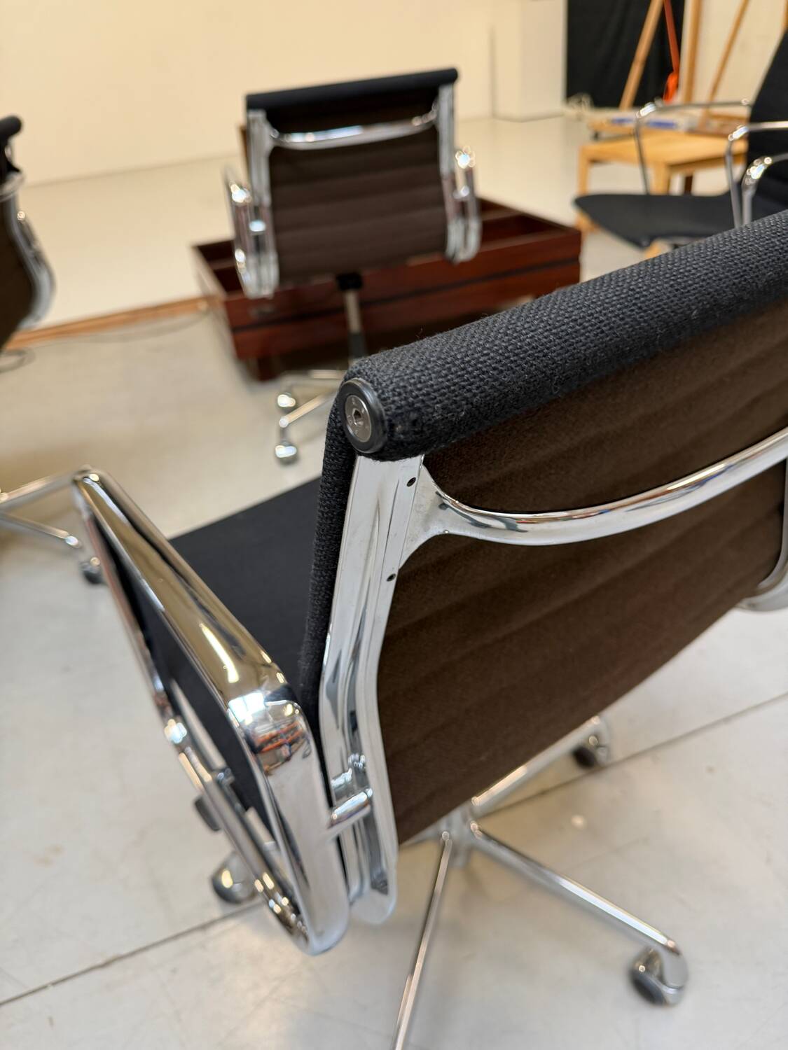 Ensemble de fauteuils " EA 117 " Charles Ray Eames pour ICF USA 1969.