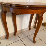 Extendable half moon table