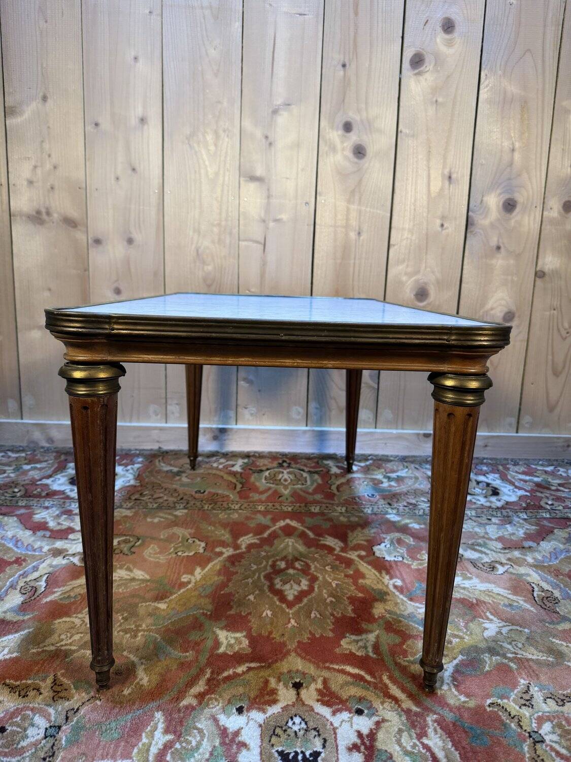Louis XVI style coffee table in Carrara marble with toupie legs