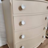 Rounded front chest of drawers