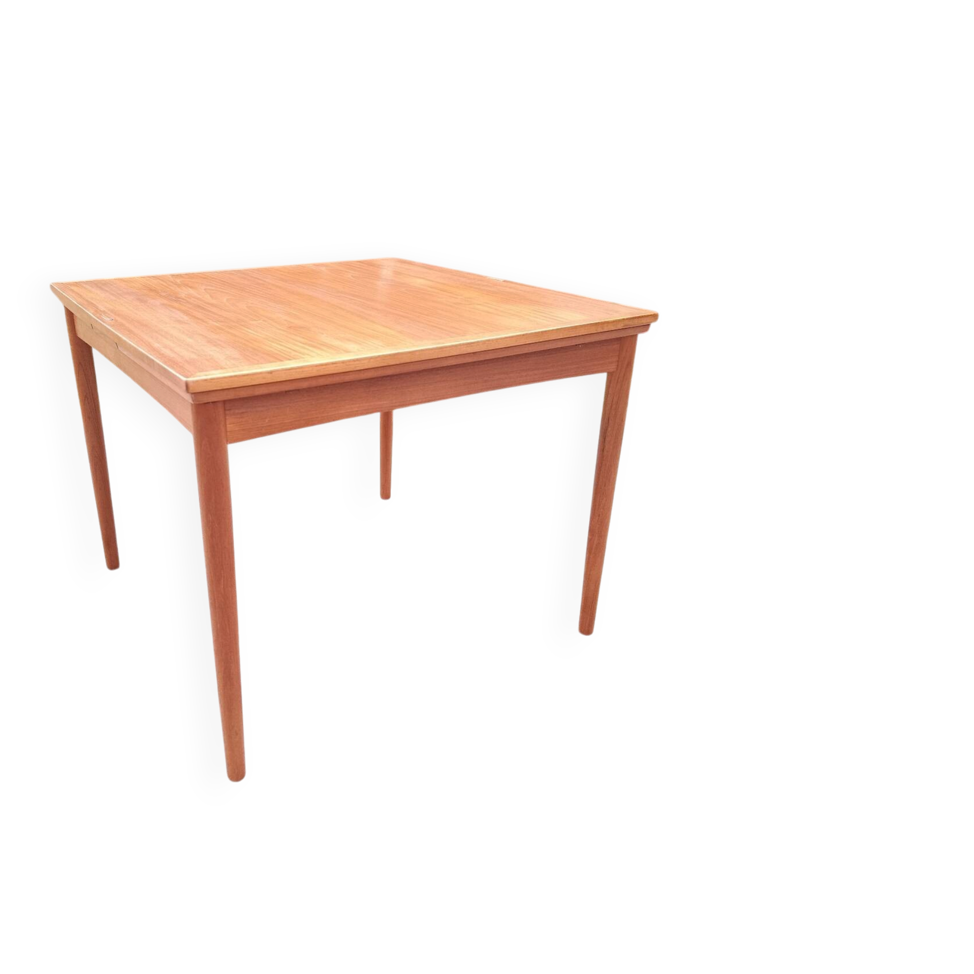 Danish extendable game table