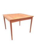Danish extendable game table