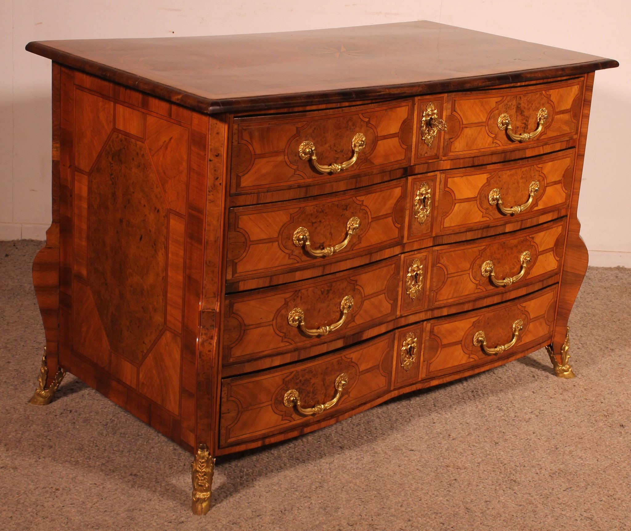 Mazarine chest of drawers from the early 18th century