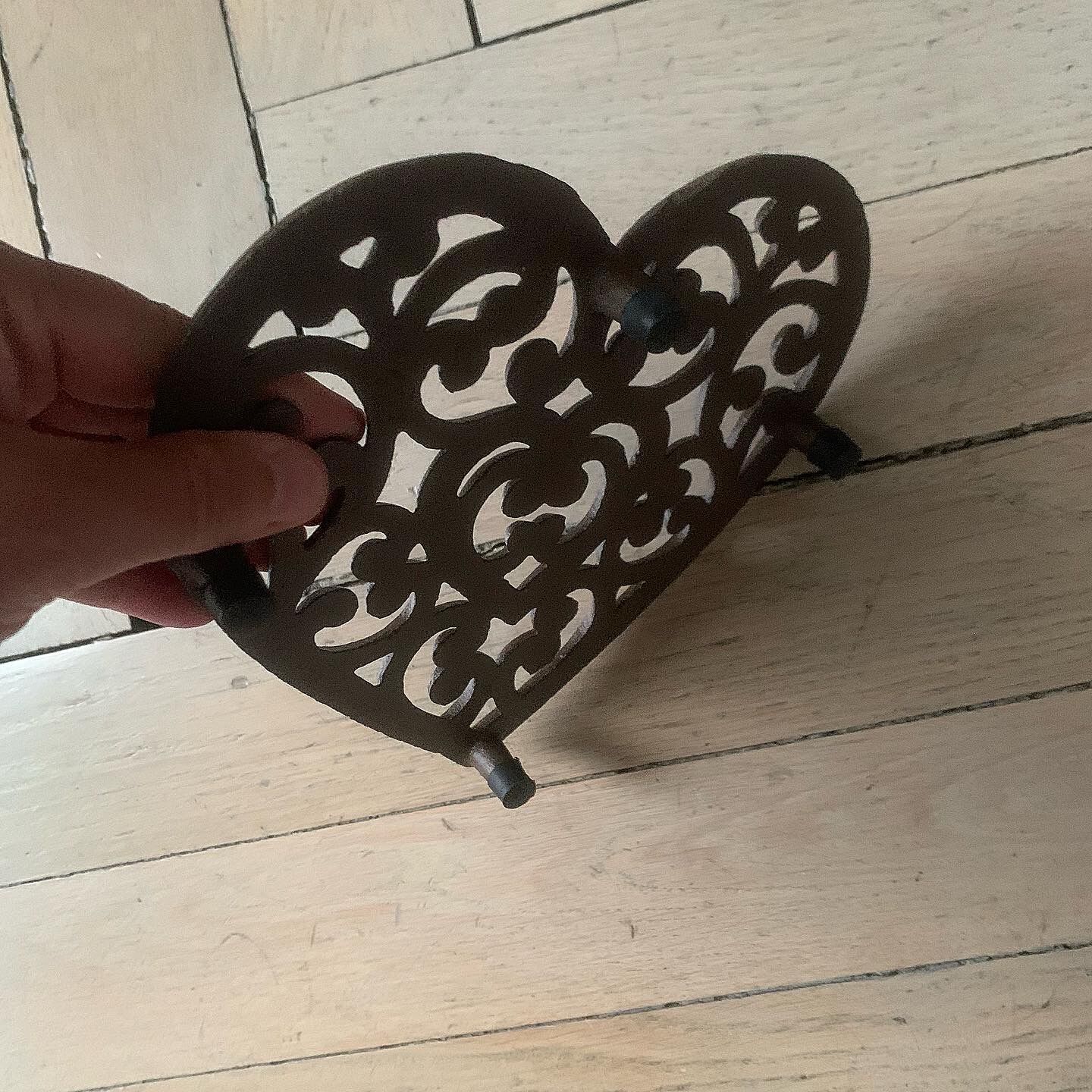 Cast iron heart trivet
