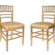 Paire de chaises en bois doré imitant le bambou