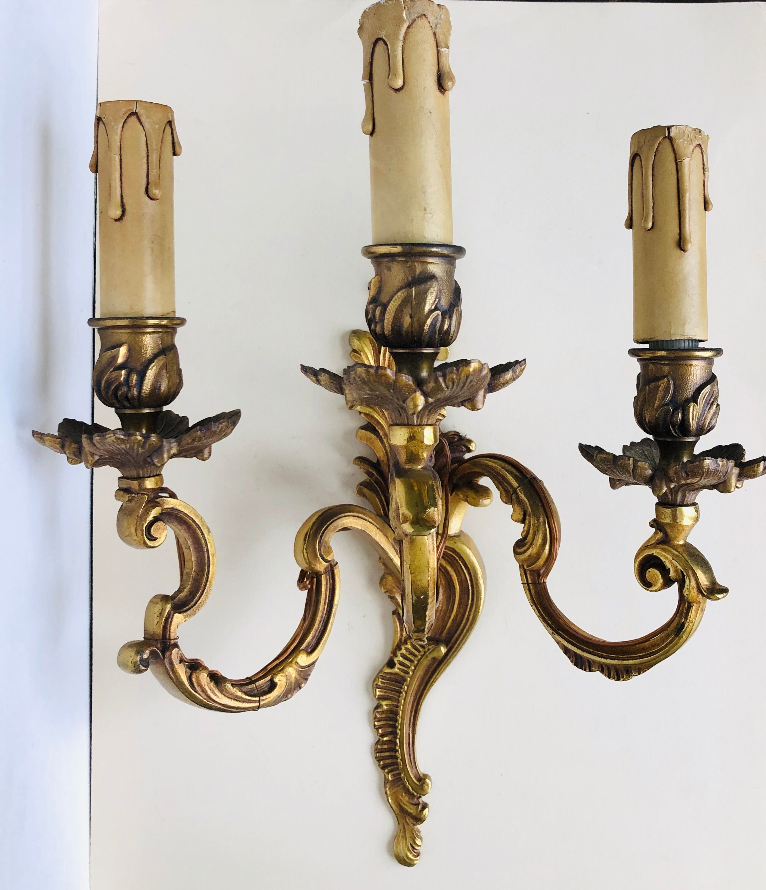 Wall light in gilded bronze