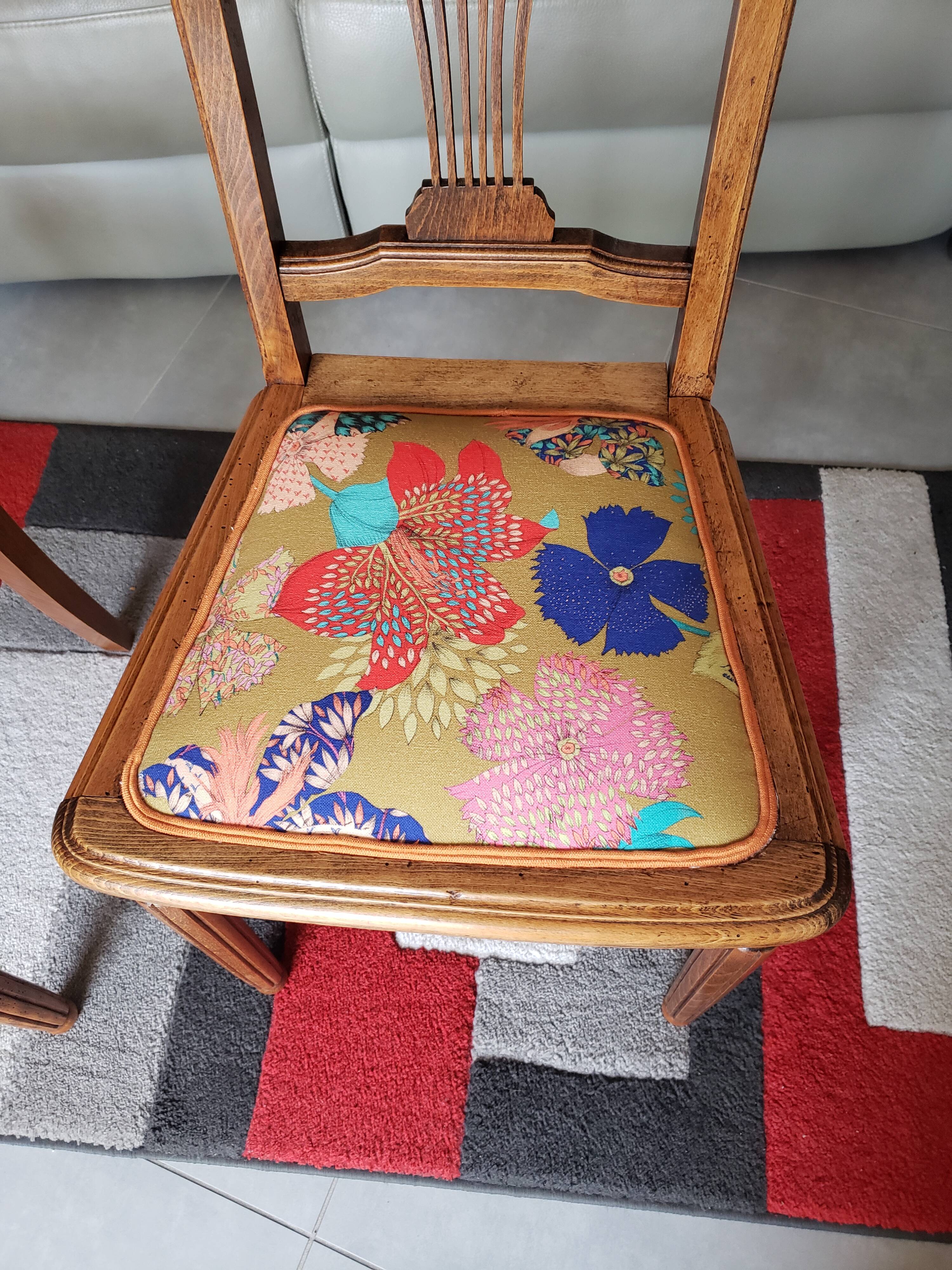 Side table or small desk with chair