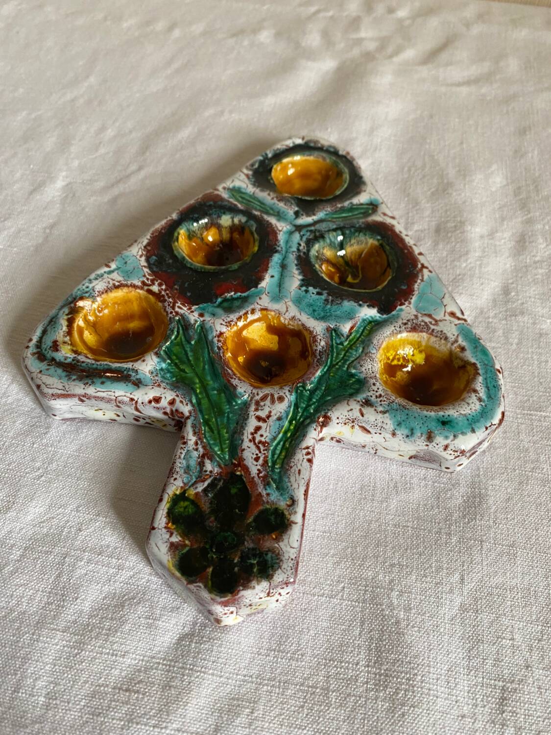 Artisanal snail plate in glazed earthenware