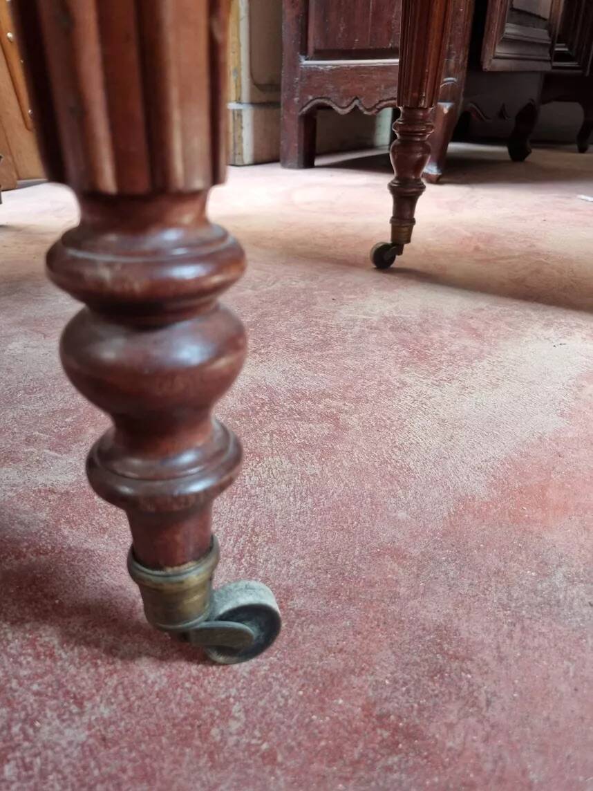 Round mahogany table - Early 20th century