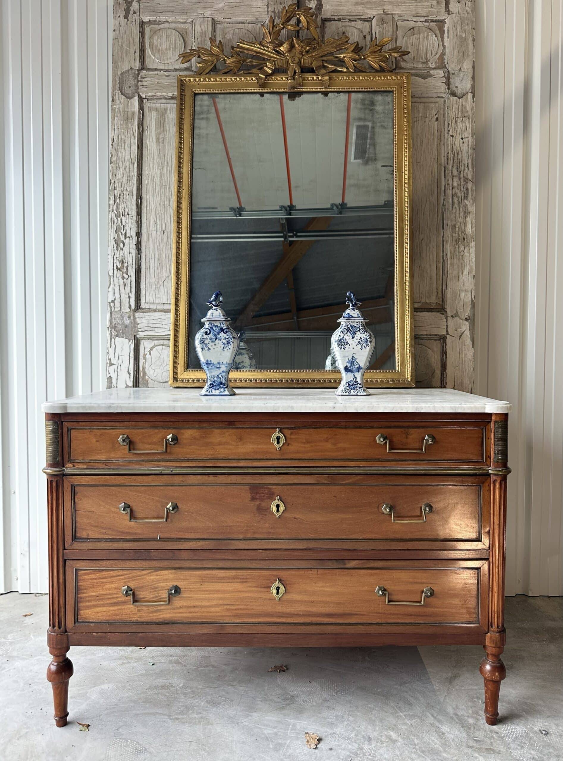 Louis XVI mirror in gilded wood, 18th century.