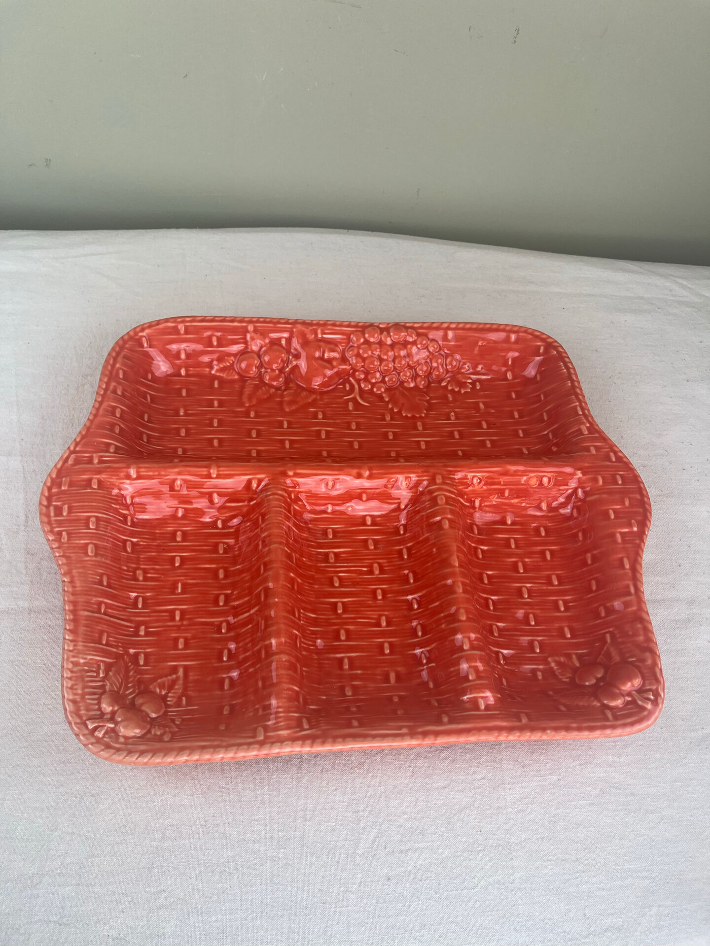 Ceramic compartment dish