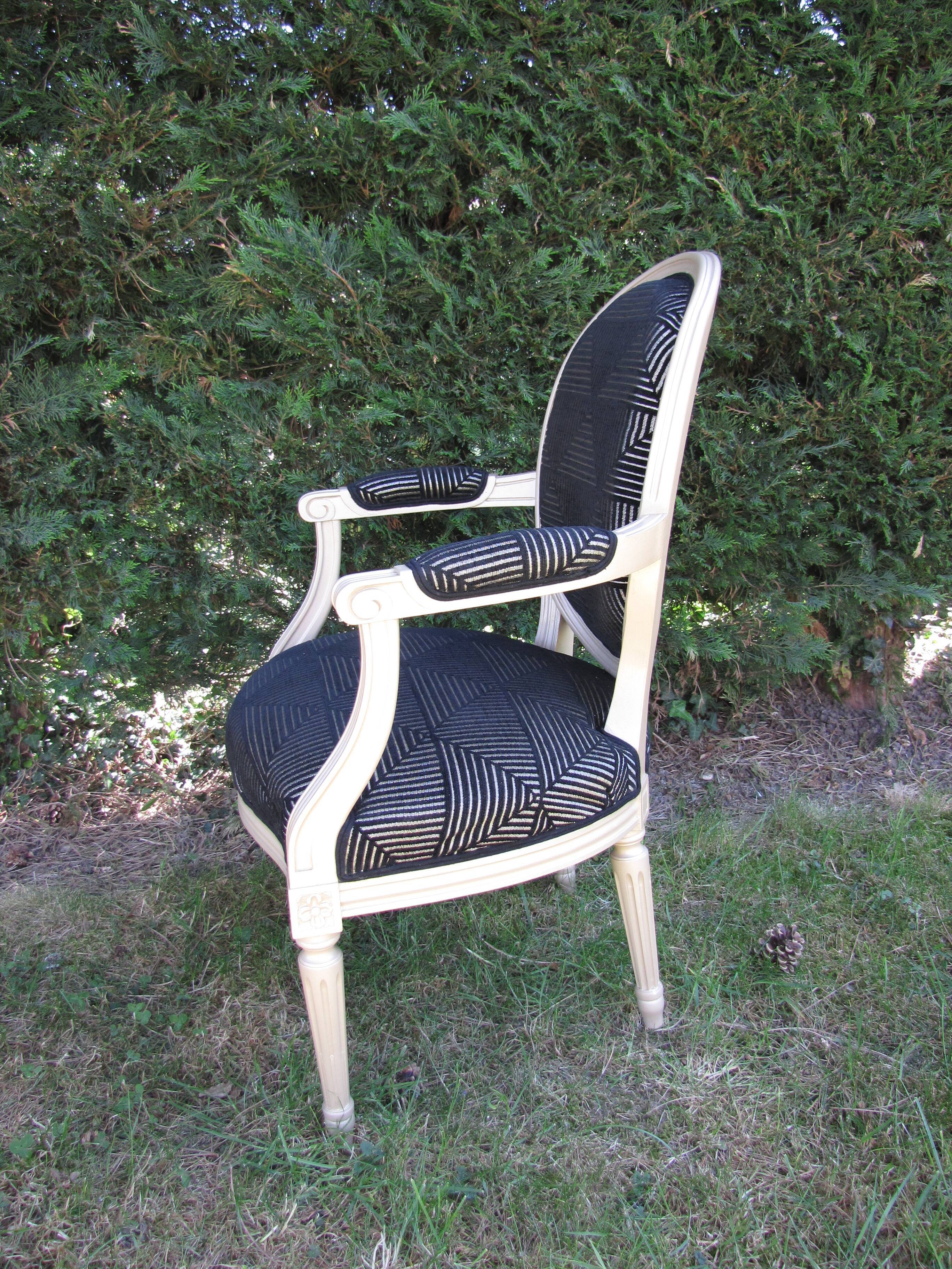 Fauteuil cabriolet style Louis XVI