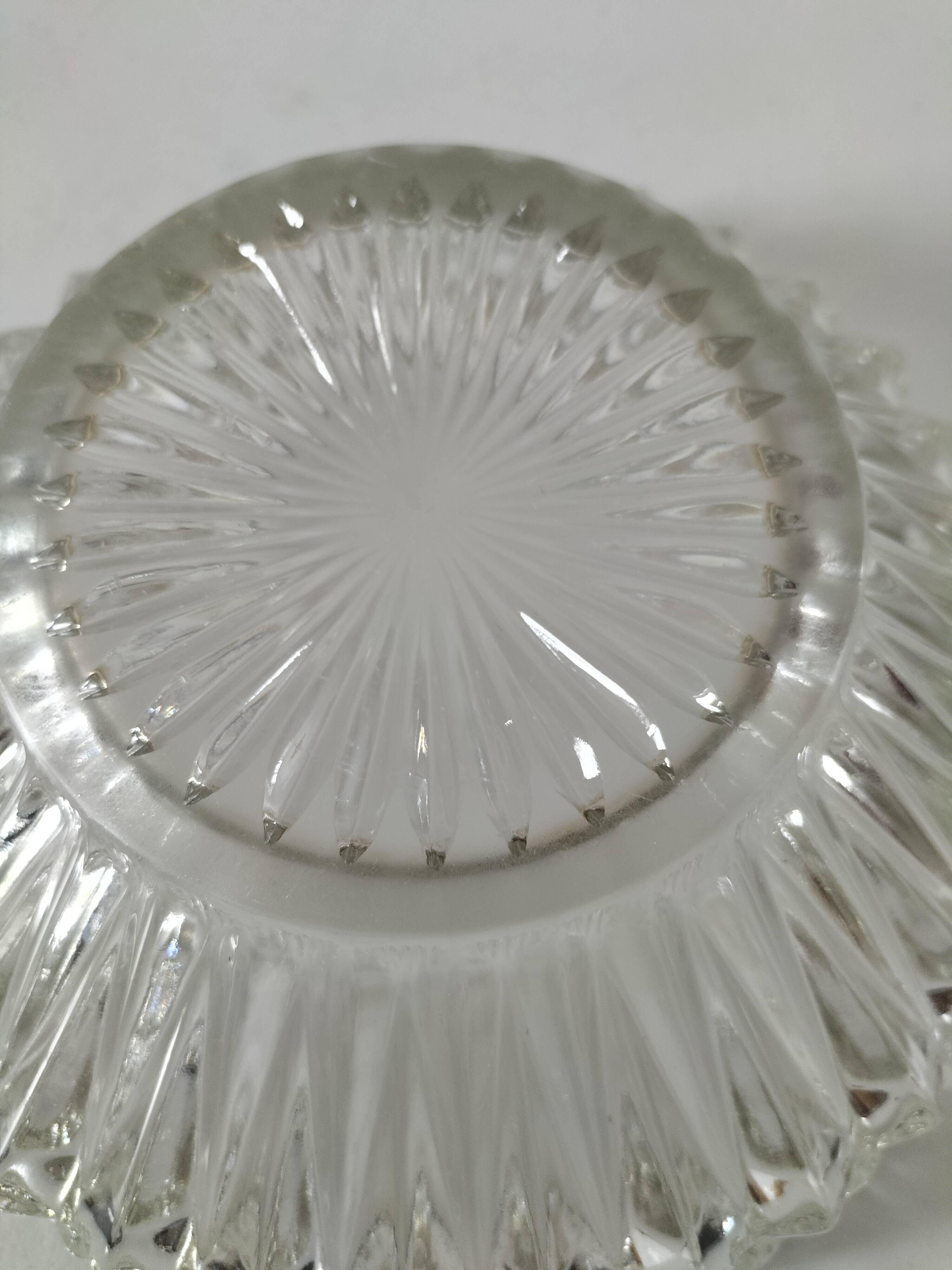 Coupe vintage en verre pressé – éclat et caractère