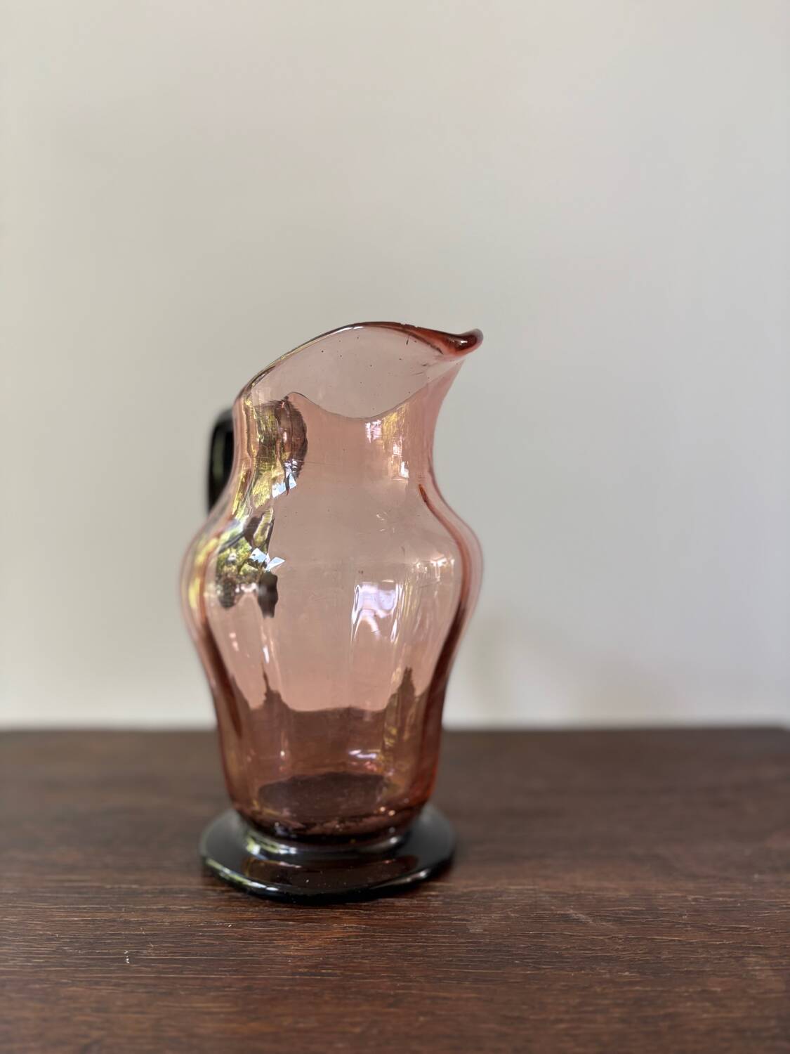 Pichet Art déco en verre rose et noir, années 20-30