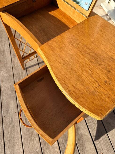 Vintage rattan hairdresser