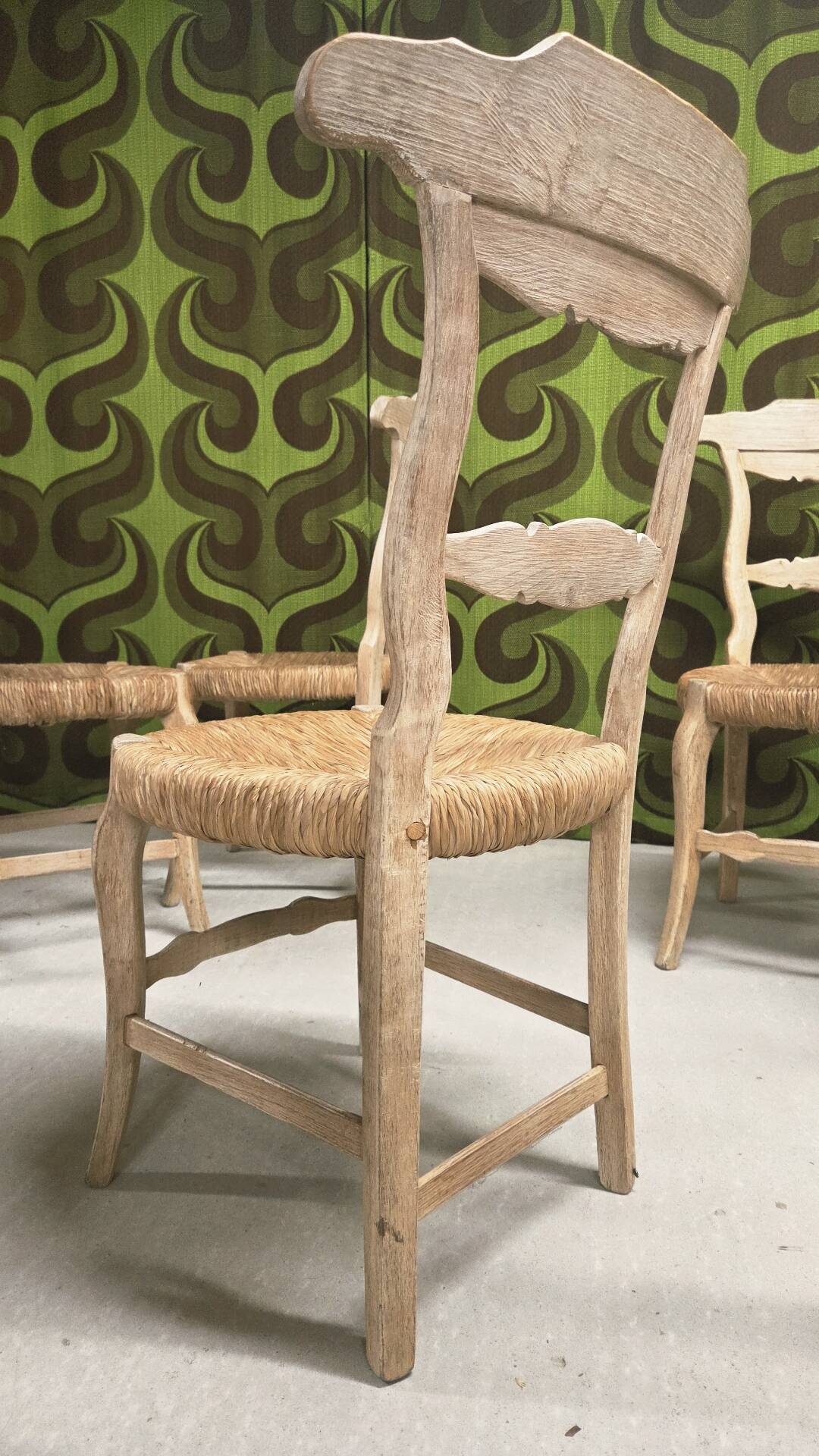 8 rustic oak chairs with patina, straw seating, 1950s.
